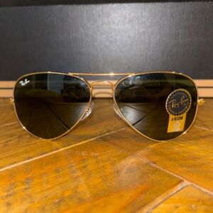Ray-Ban Aviator Classic Sunglasses- Brand New! Gold frame- Green lenses (G-15)